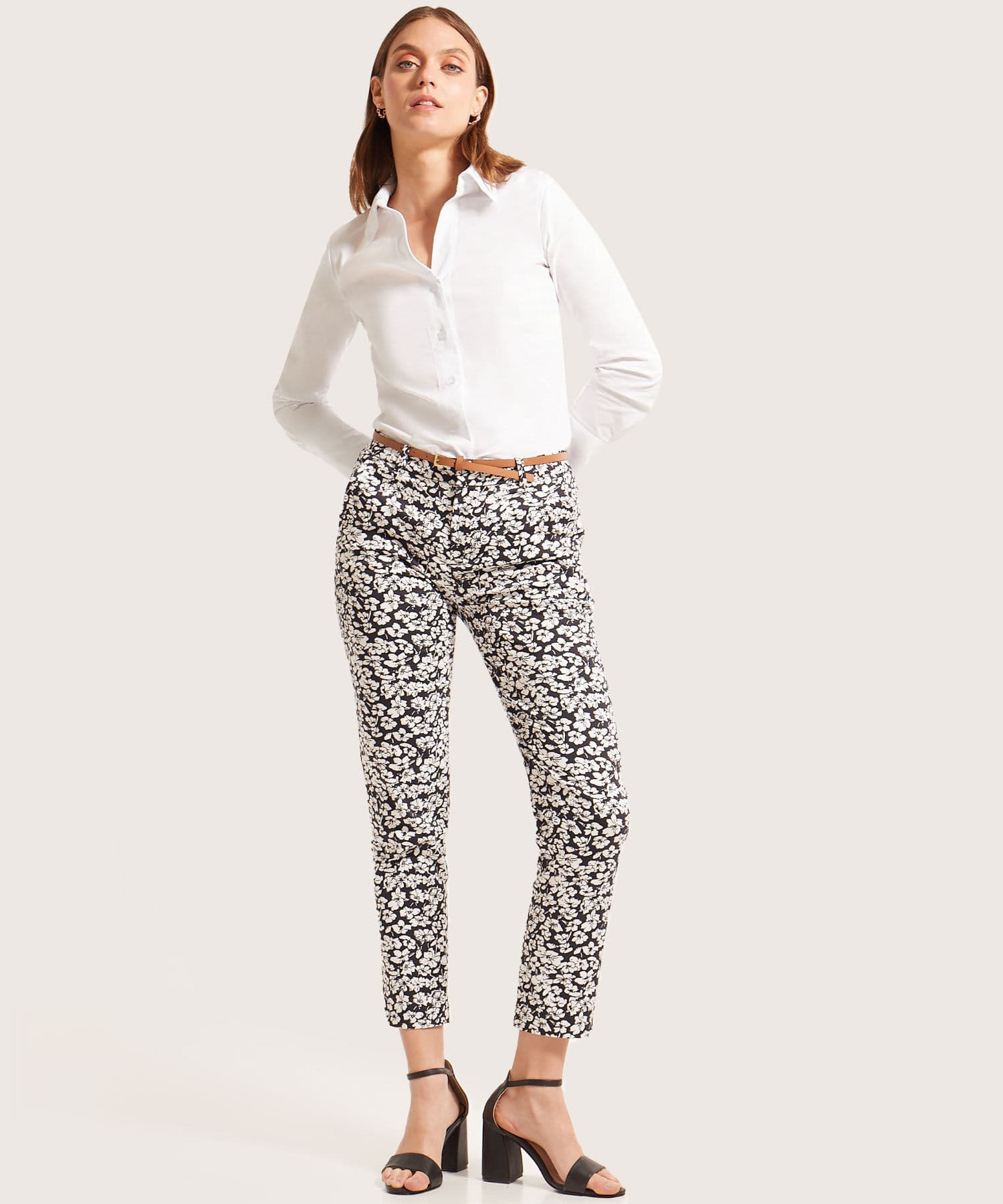 Pantalón Cedro Contemporáneo negro para mujer, vista 2