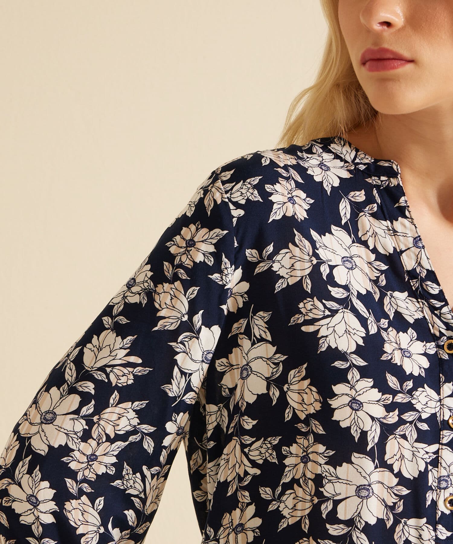 Blusa Dalia Sastre arena para mujer, vista 3