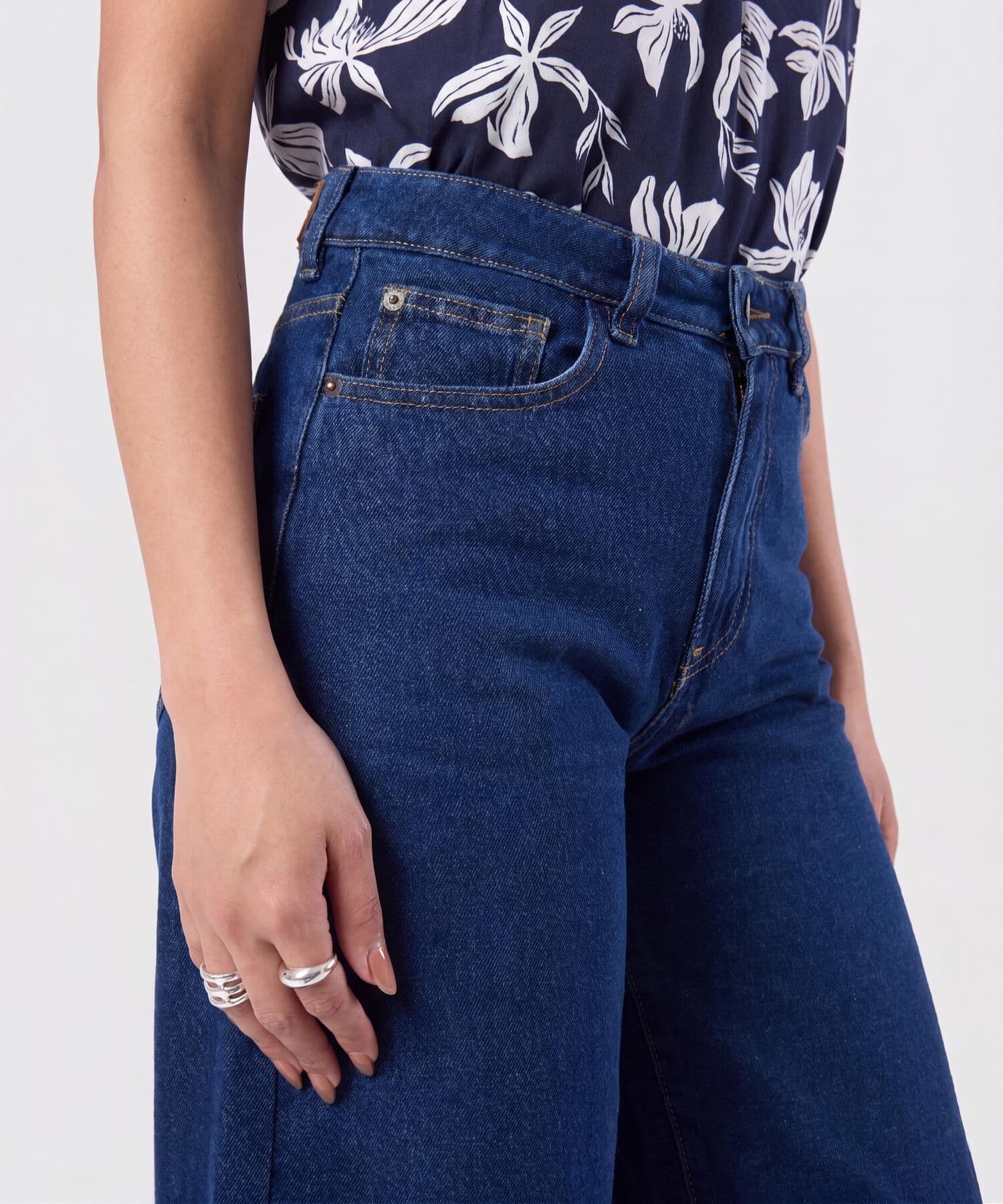 Bermuda Julieta Minimalista azul marino para mujer, vista 3