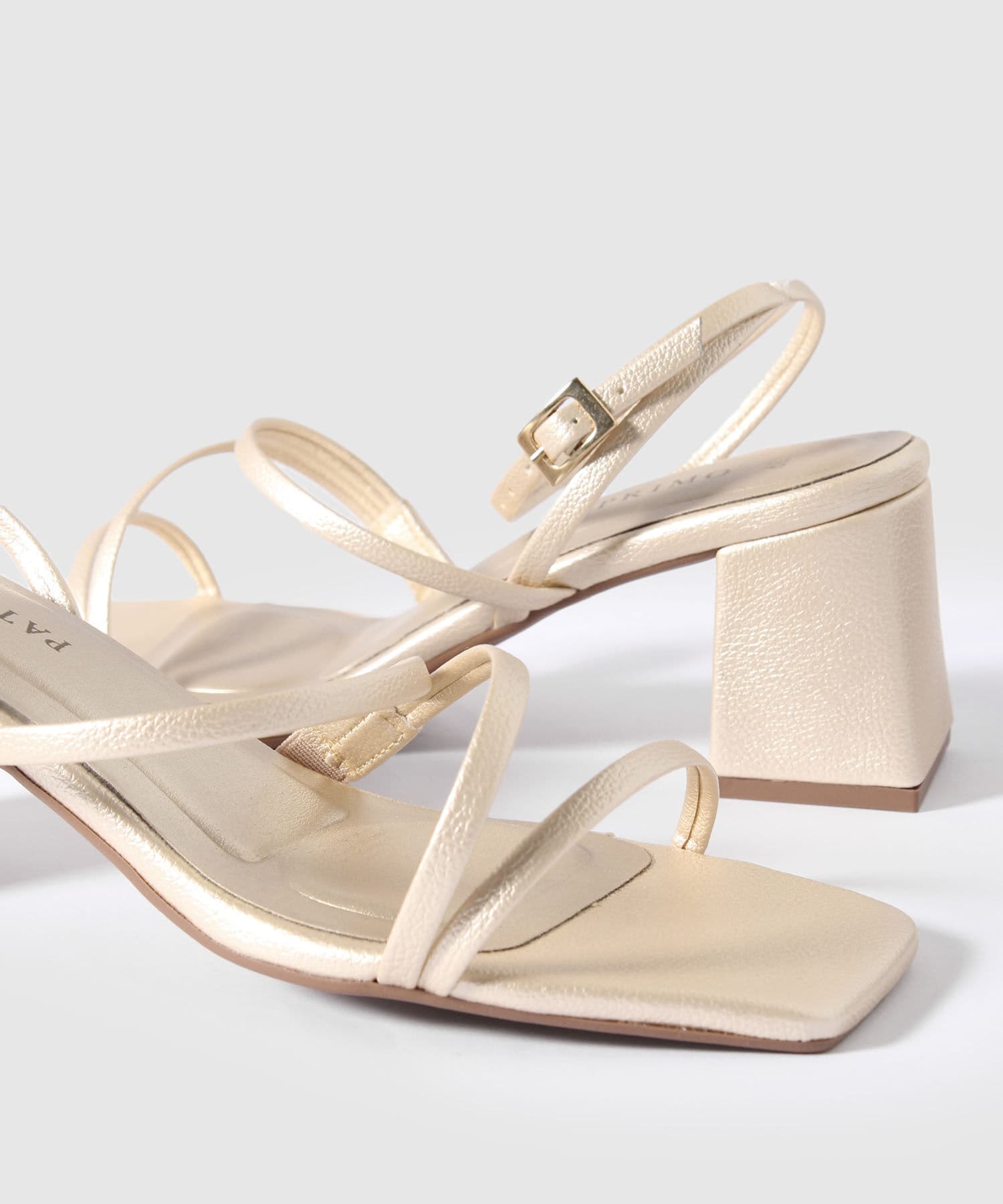 Sandalia Lumbre Fluido dorado para mujer, vista 4