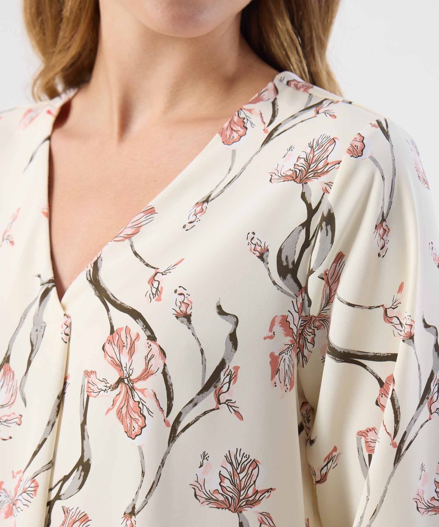 Blusa Cobalto Minimalista vinotinto para mujer, vista 3