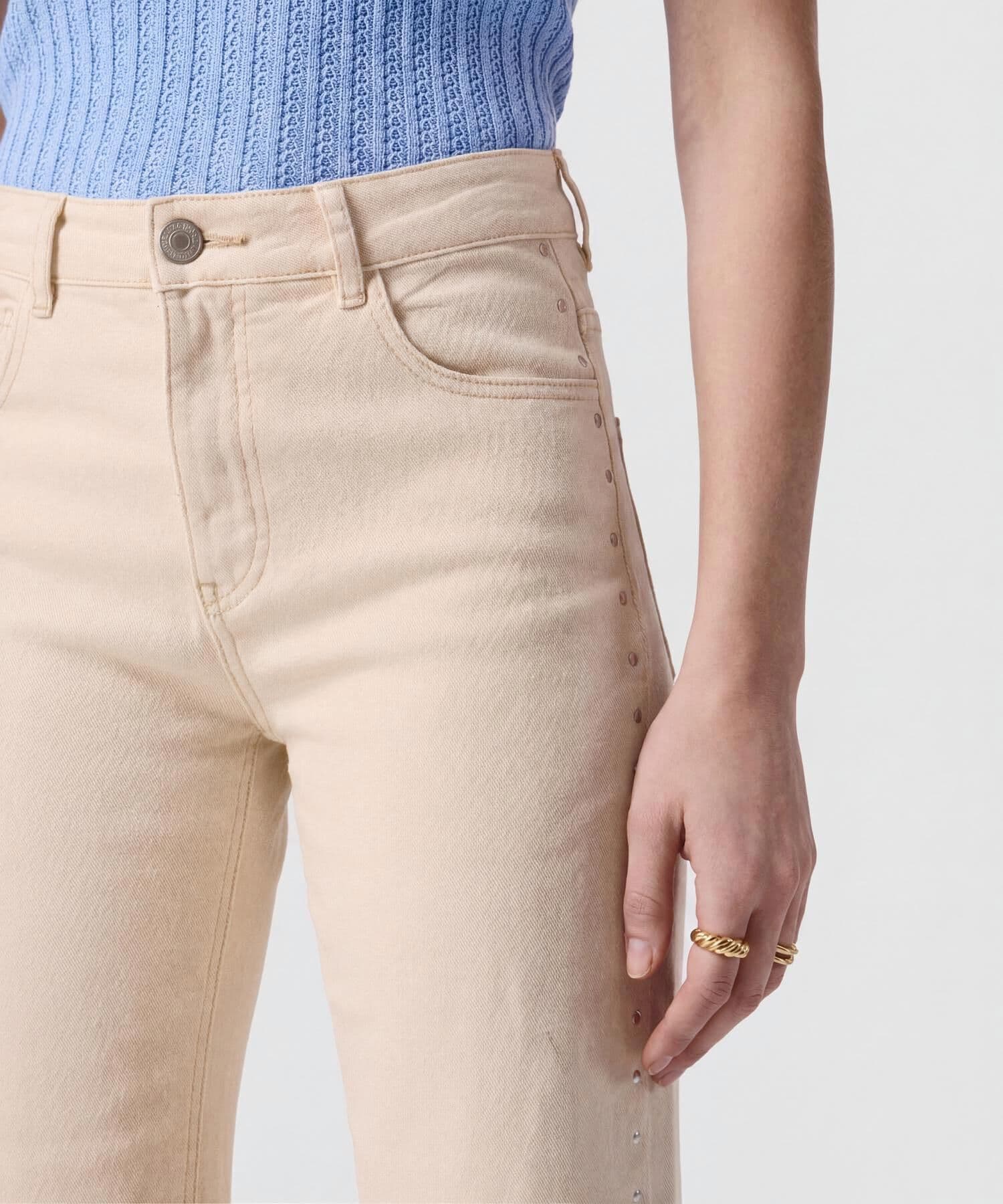 Jean Carmín Fluido arena para mujer, vista 3