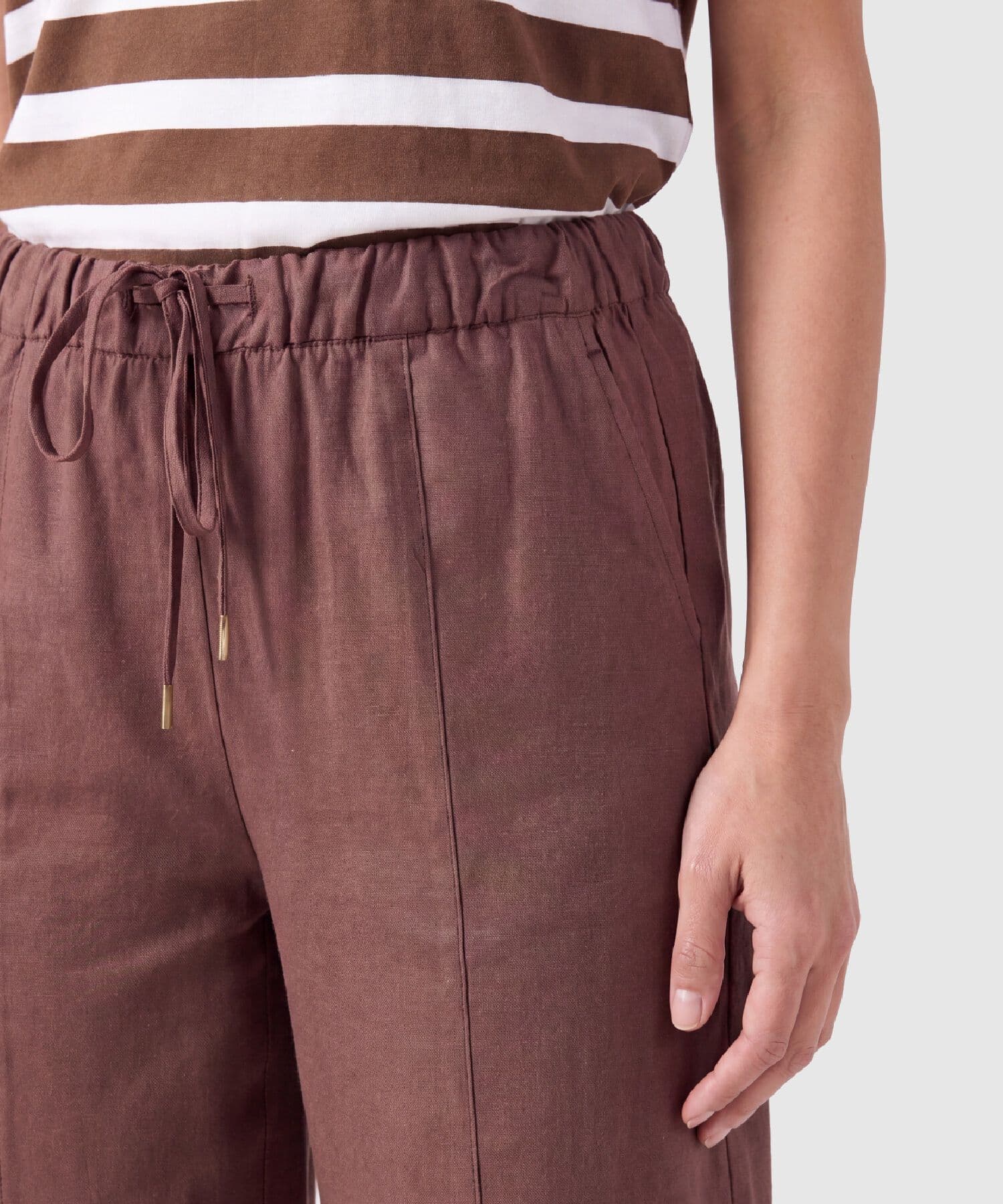 Bermuda Elisa Esencial café para mujer, vista 3