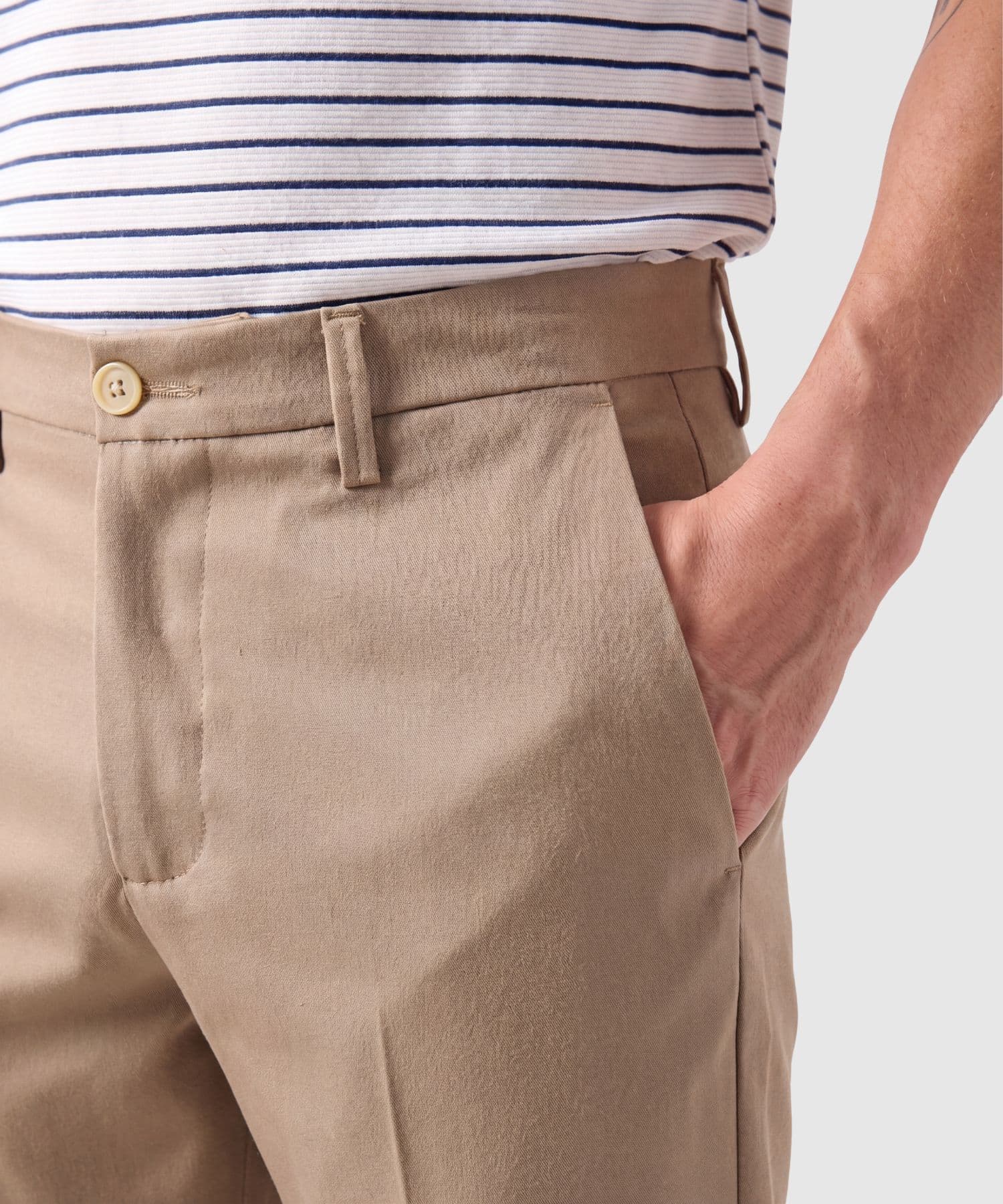 Pantalón Flora Esencial café para hombre, vista 3