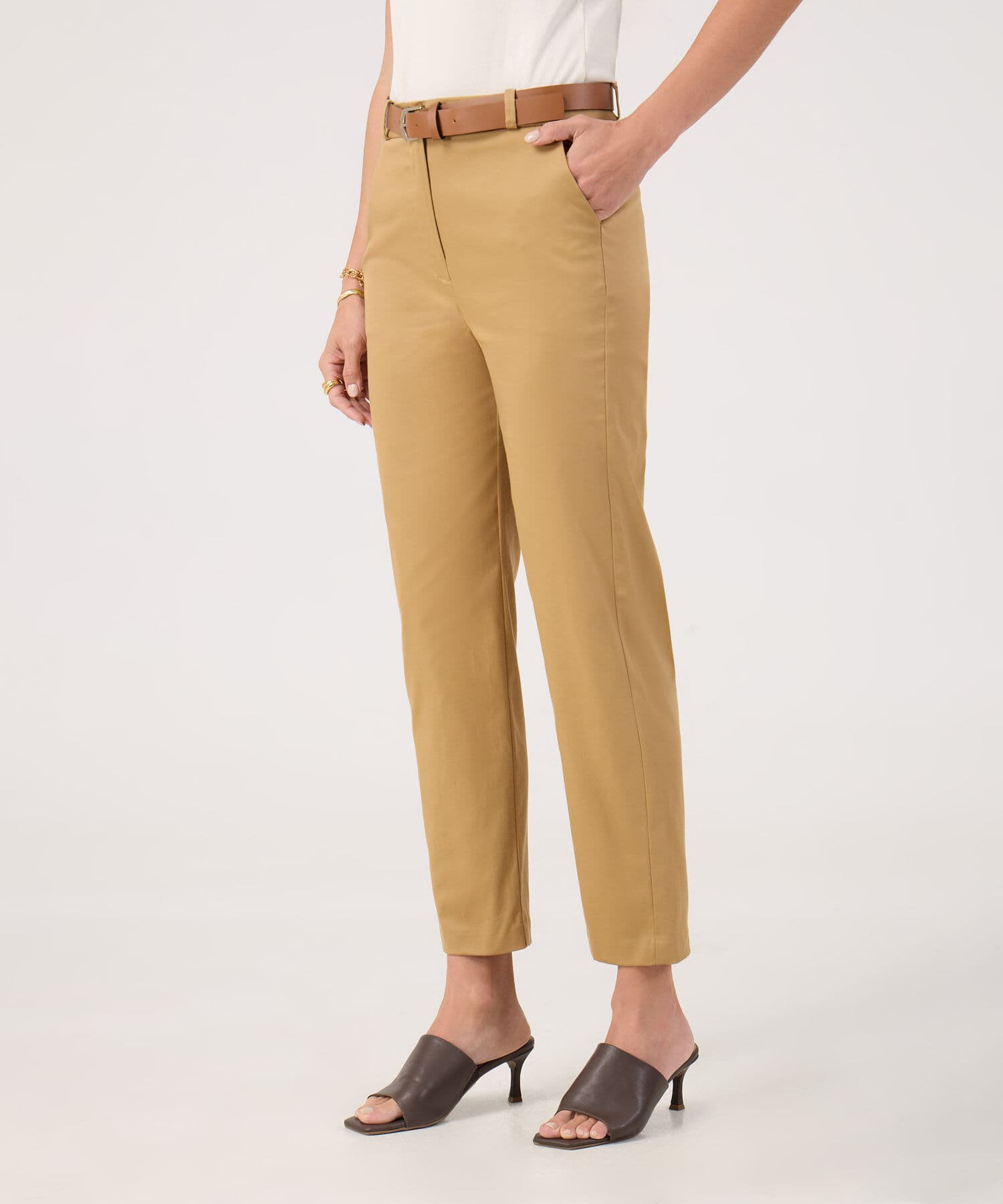 Pantalón Sierra Texturizado negro para mujer, vista principal