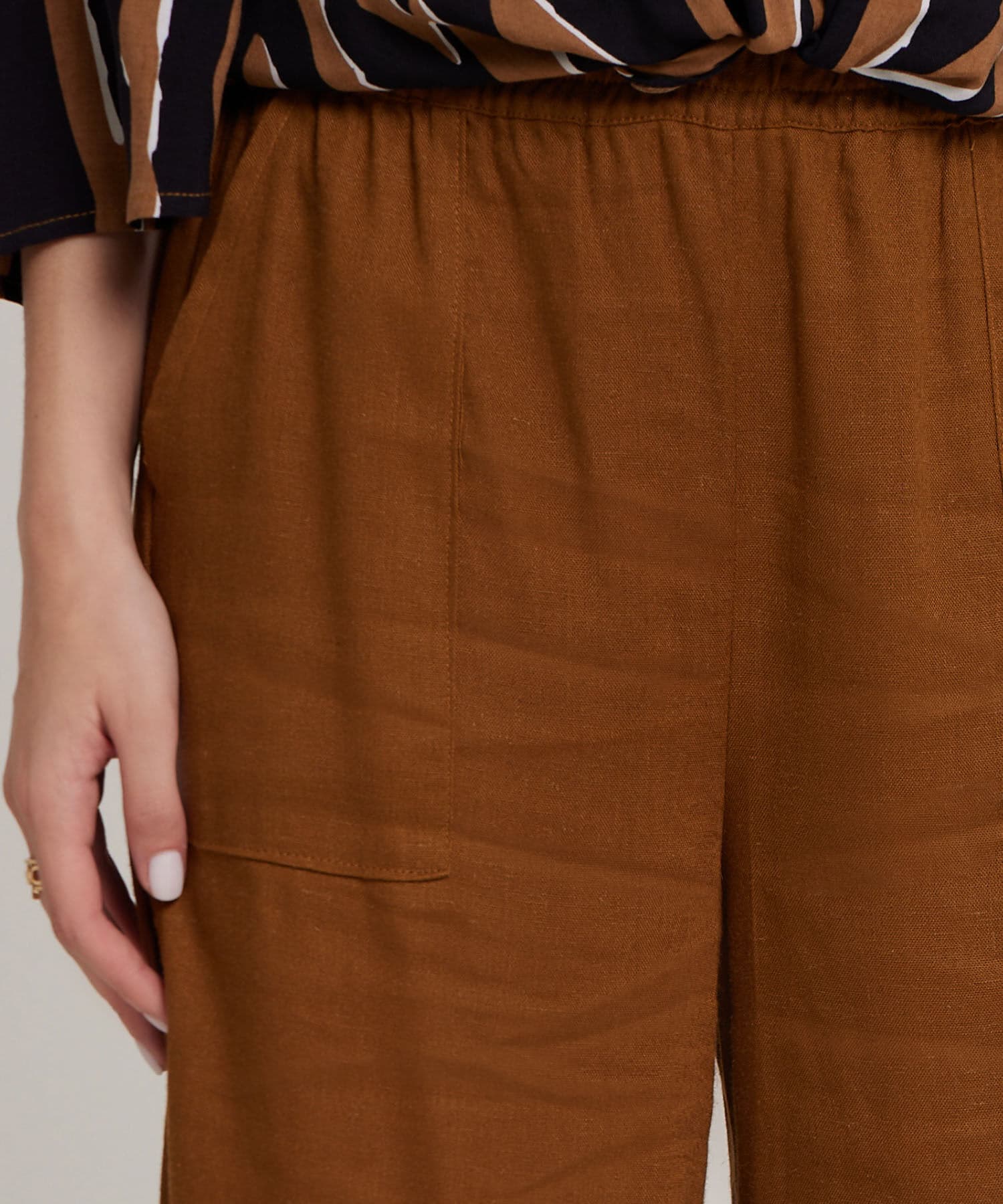 Pantalón Coral Suave café para mujer, vista 3