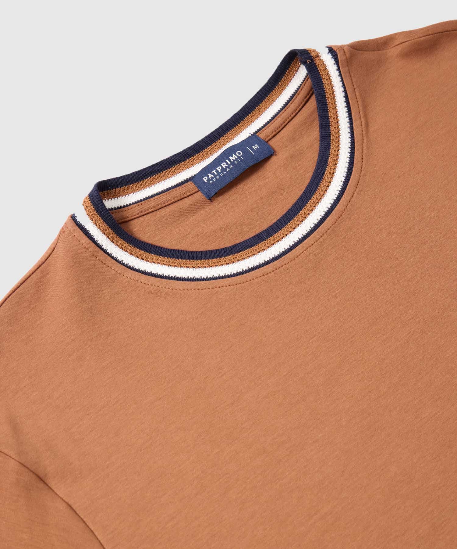 Camiseta Marea Clásico café para hombre, vista 2