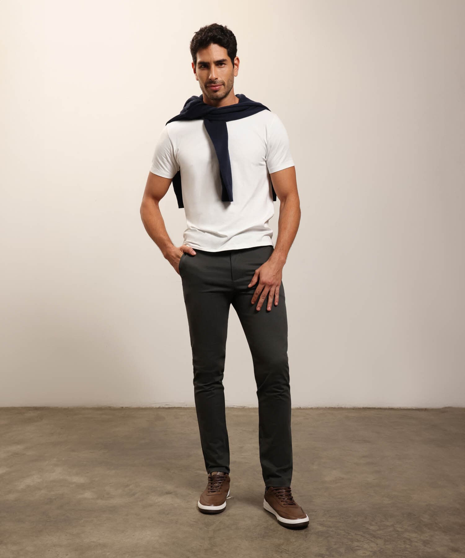 Pantalón Isadora Contemporáneo gris humo para hombre, vista 2