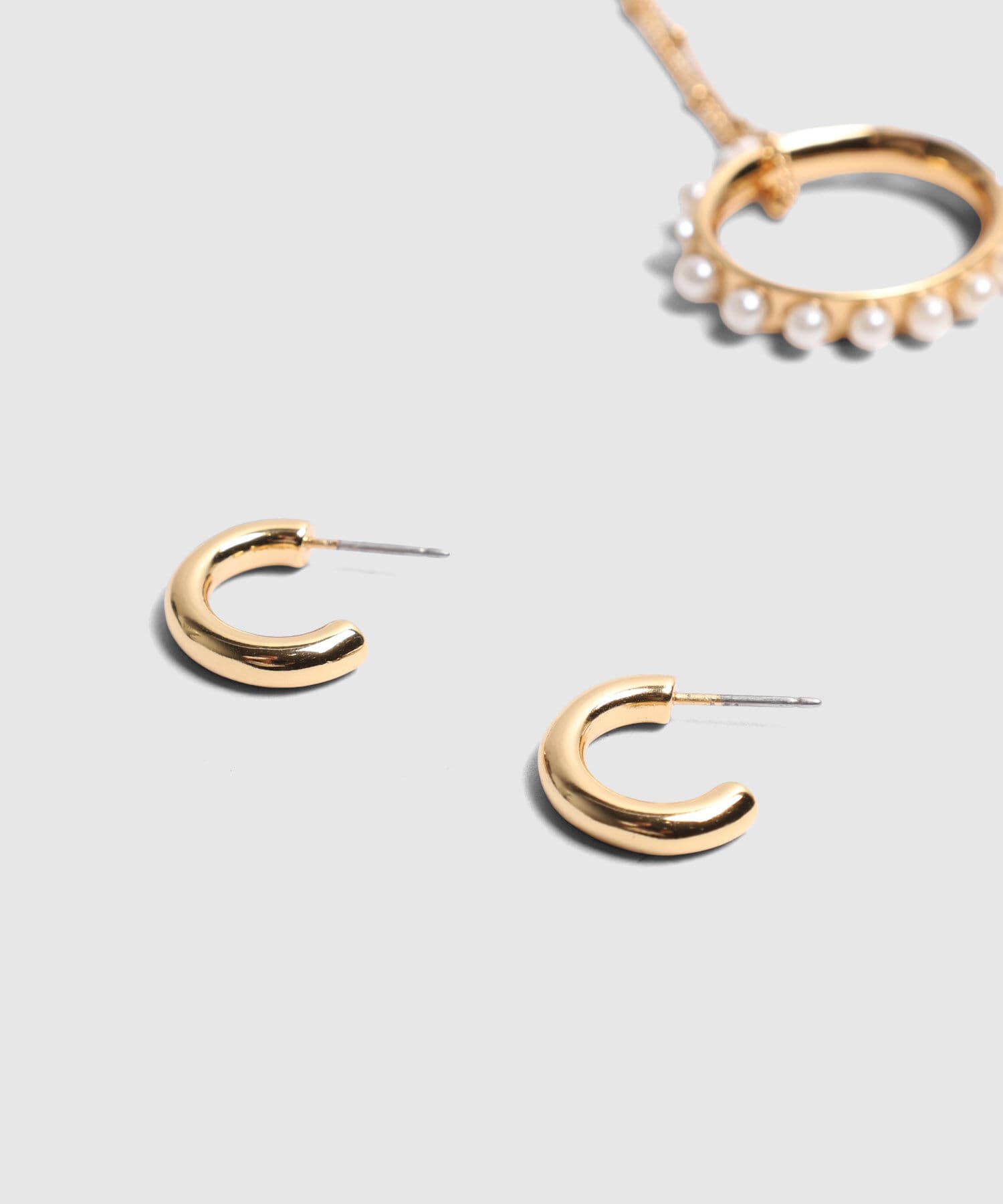 Aretes Serena Esencial dorado para mujer, vista 2