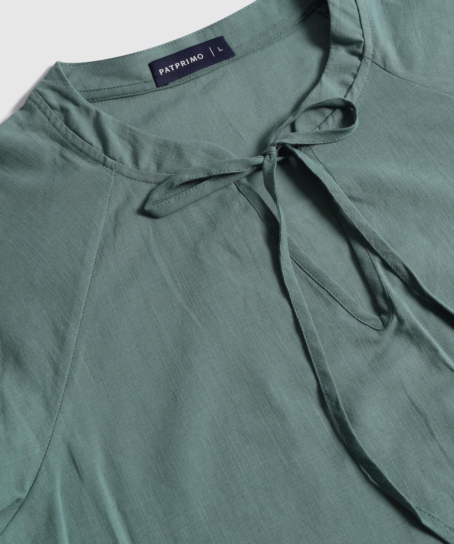 Blusa Julieta Minimalista verde oliva para mujer, vista 2