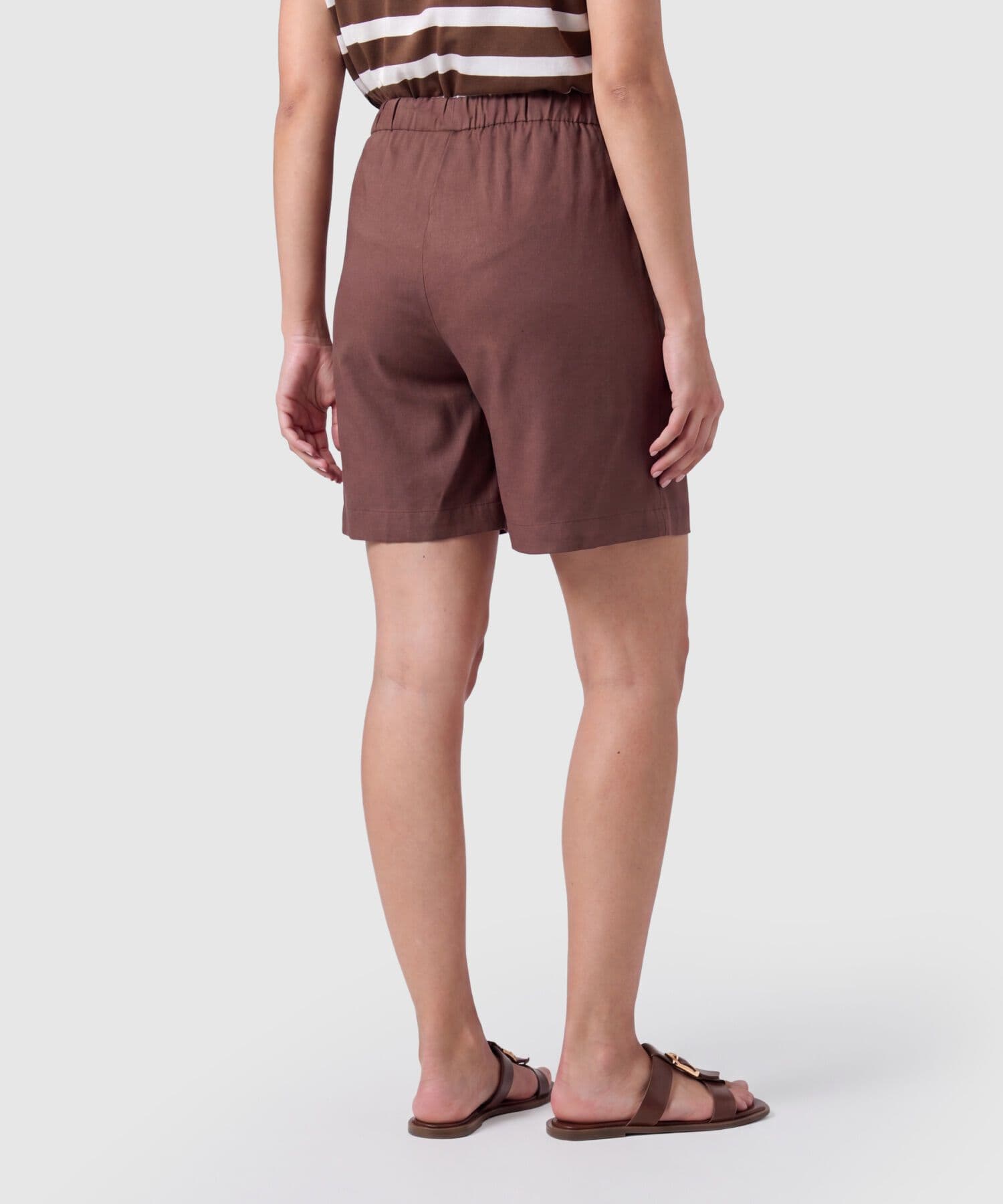 Bermuda Elisa Esencial café para mujer, vista 4