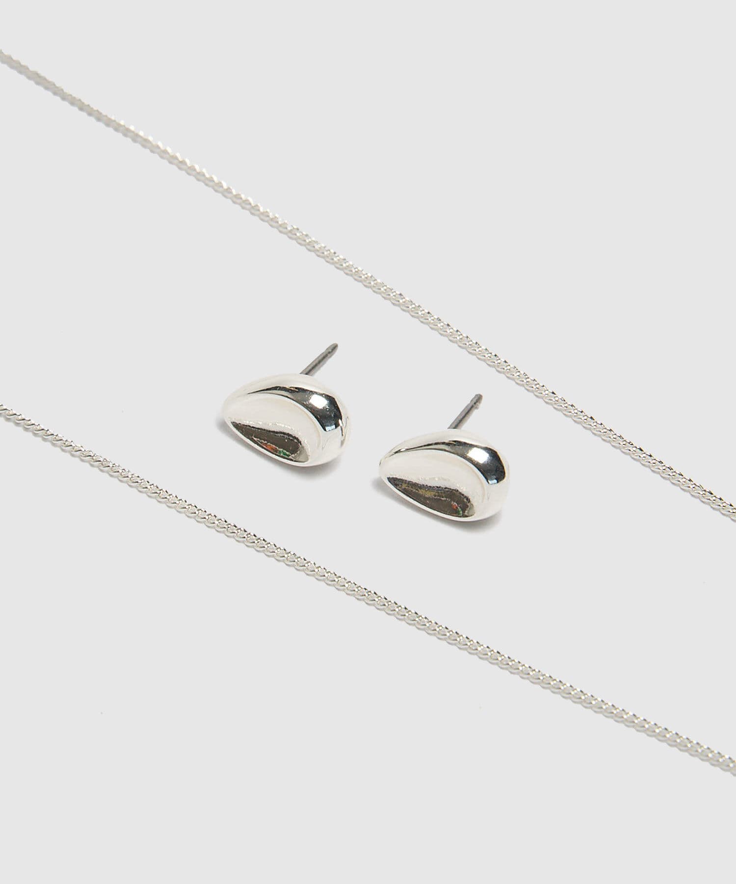 Aretes Carmín Urbano negro, vista 2