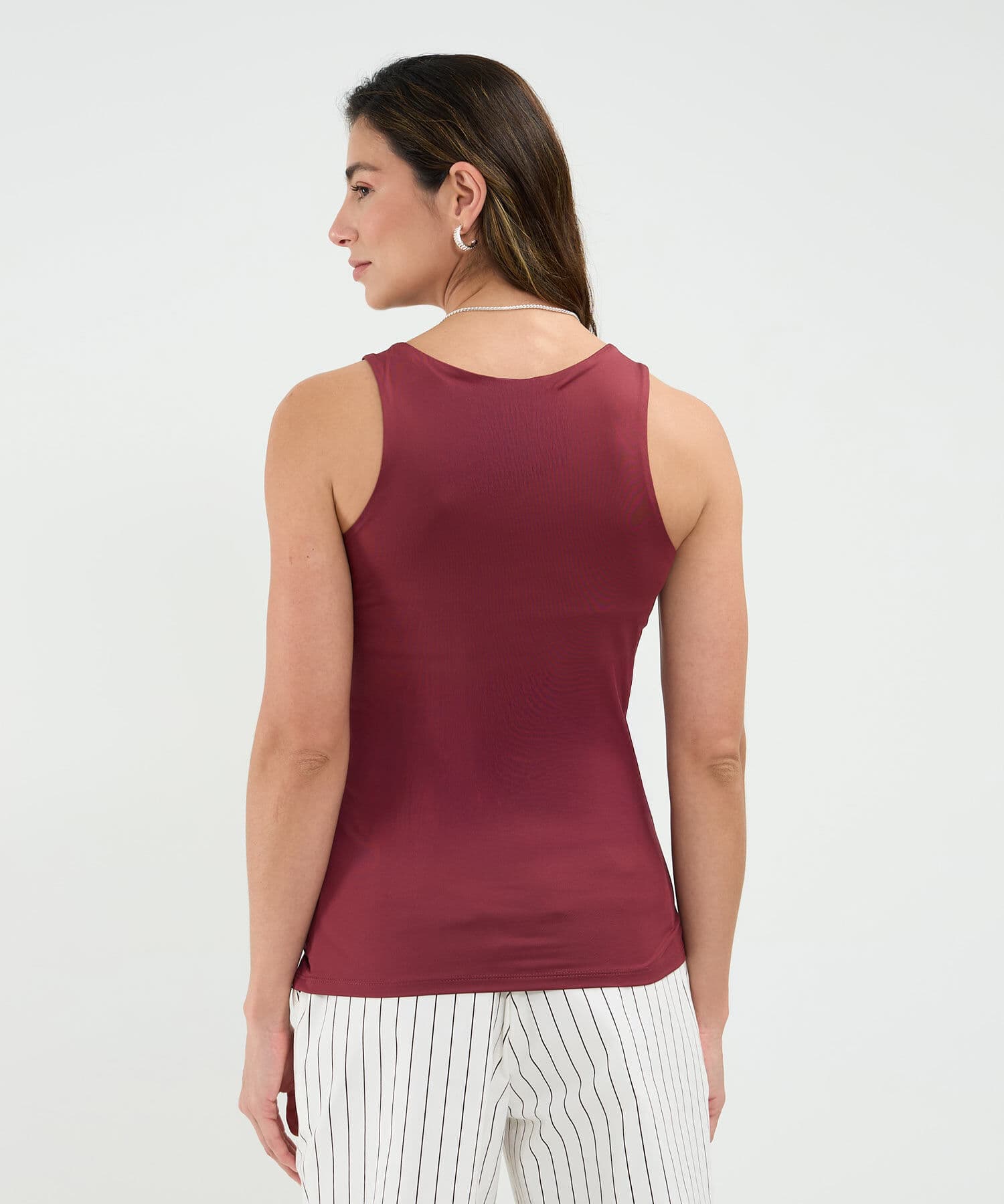 Camiseta Guayacán Clásico vinotinto para mujer, vista 4