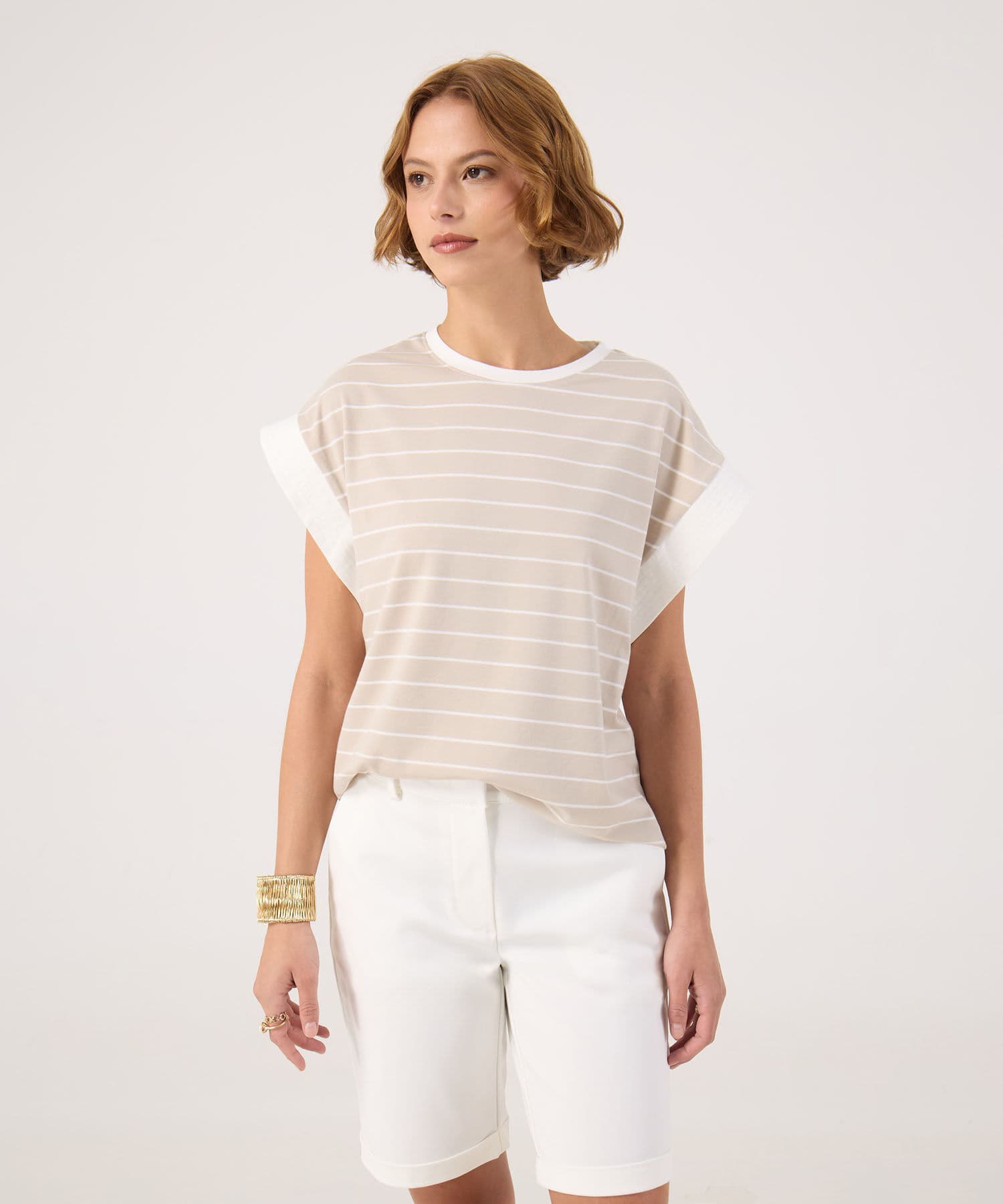 Camiseta Isadora de Viaje café para mujer, vista principal