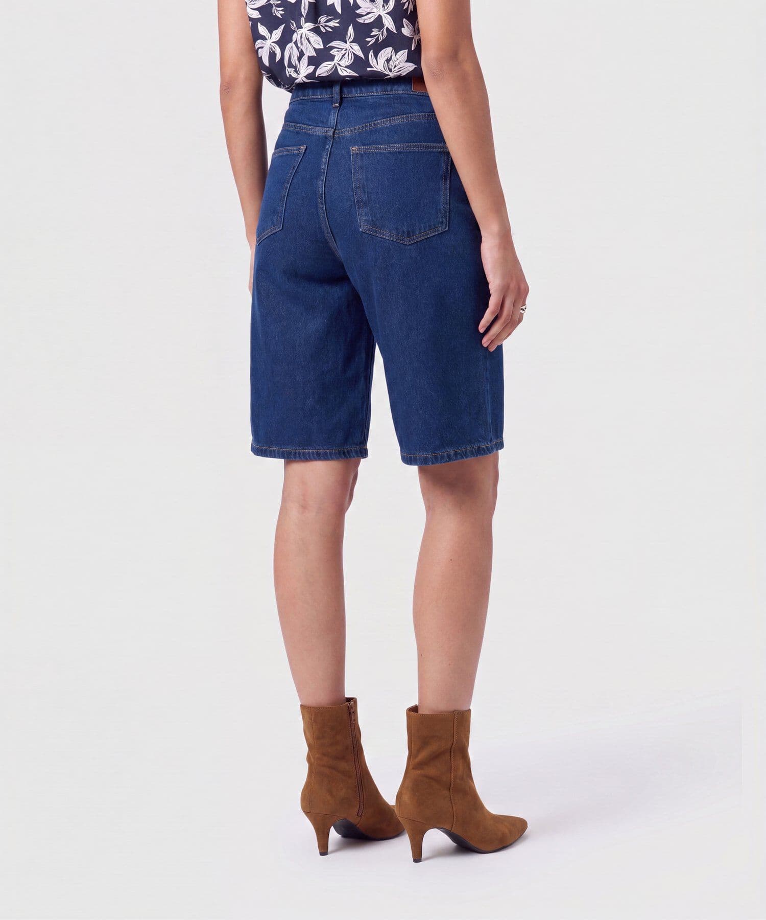 Bermuda Julieta Minimalista azul marino para mujer, vista 4