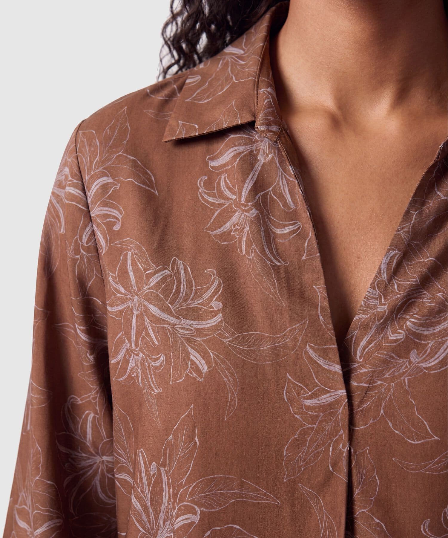 Blusa Laguna Contemporáneo café para mujer, vista 3