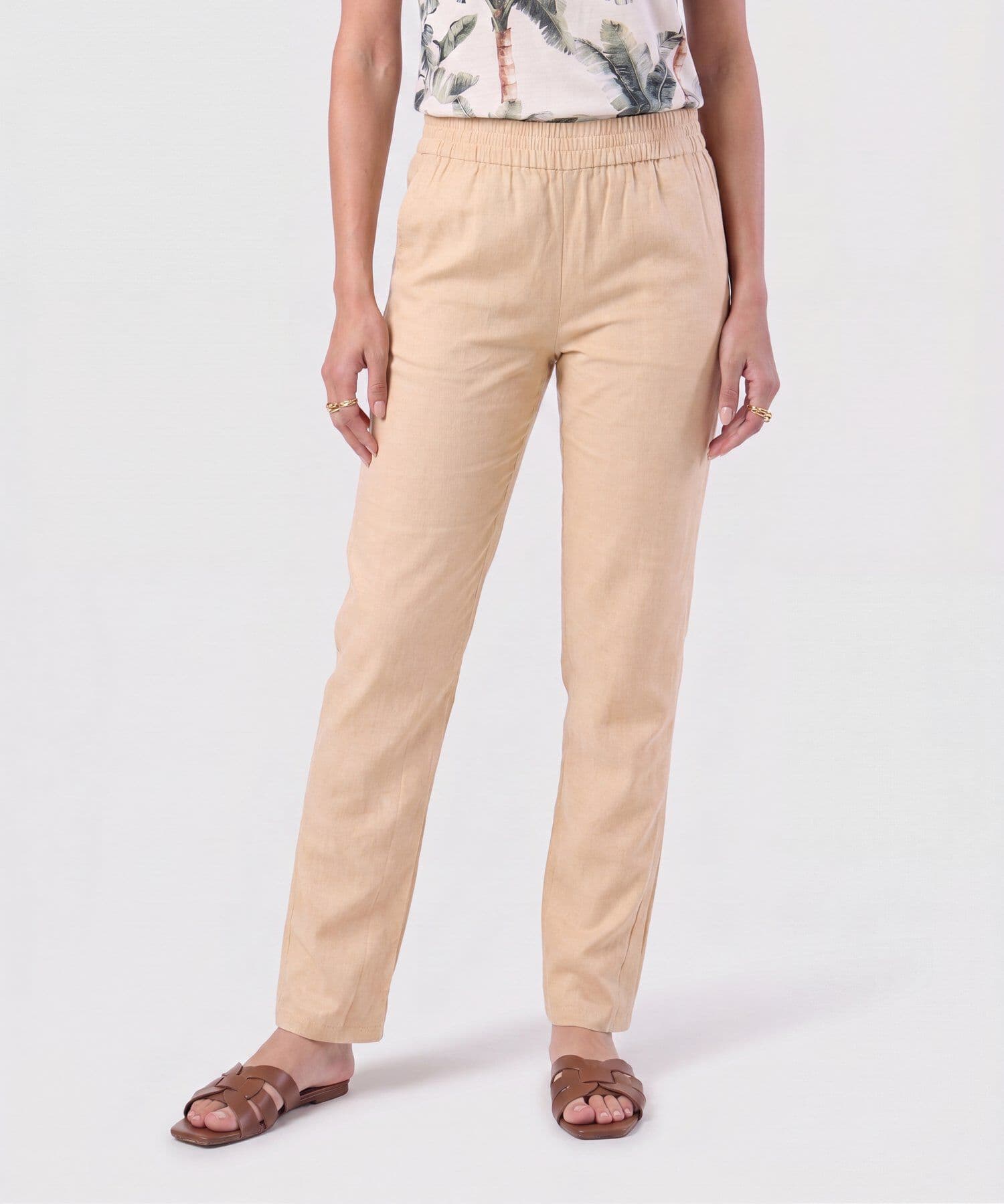 Jogger Marfil Esencial arena para mujer, vista principal