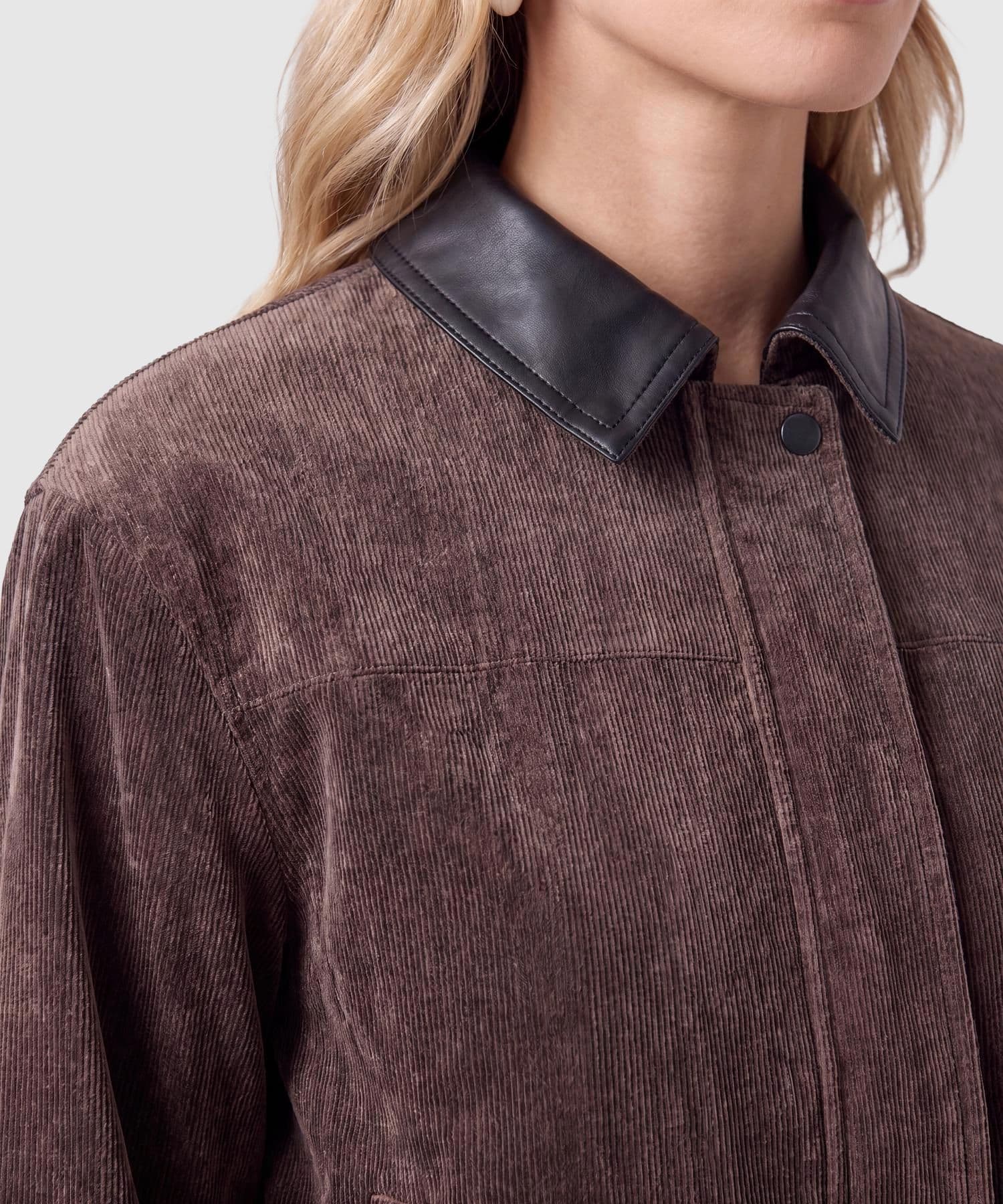 Chaqueta Tierra Sastre café para mujer, vista 3