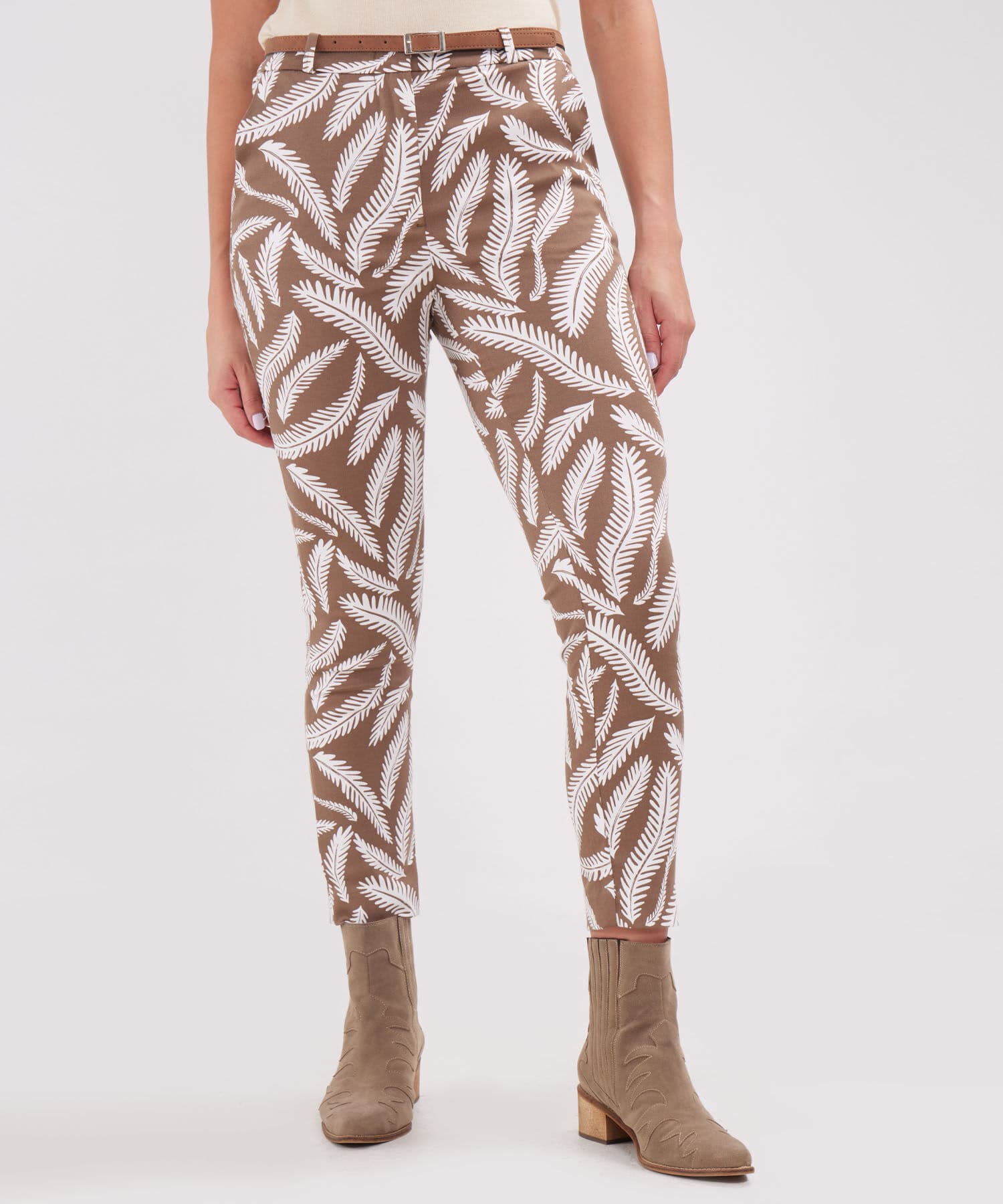 Pantalón Valentina Esencial café para mujer, vista principal
