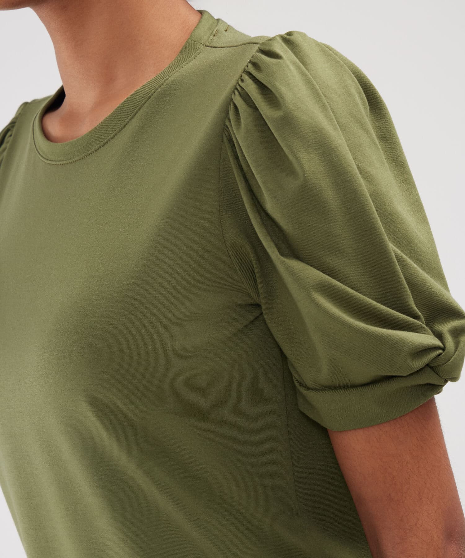 Camiseta Flora Suave verde oliva para mujer, vista 3
